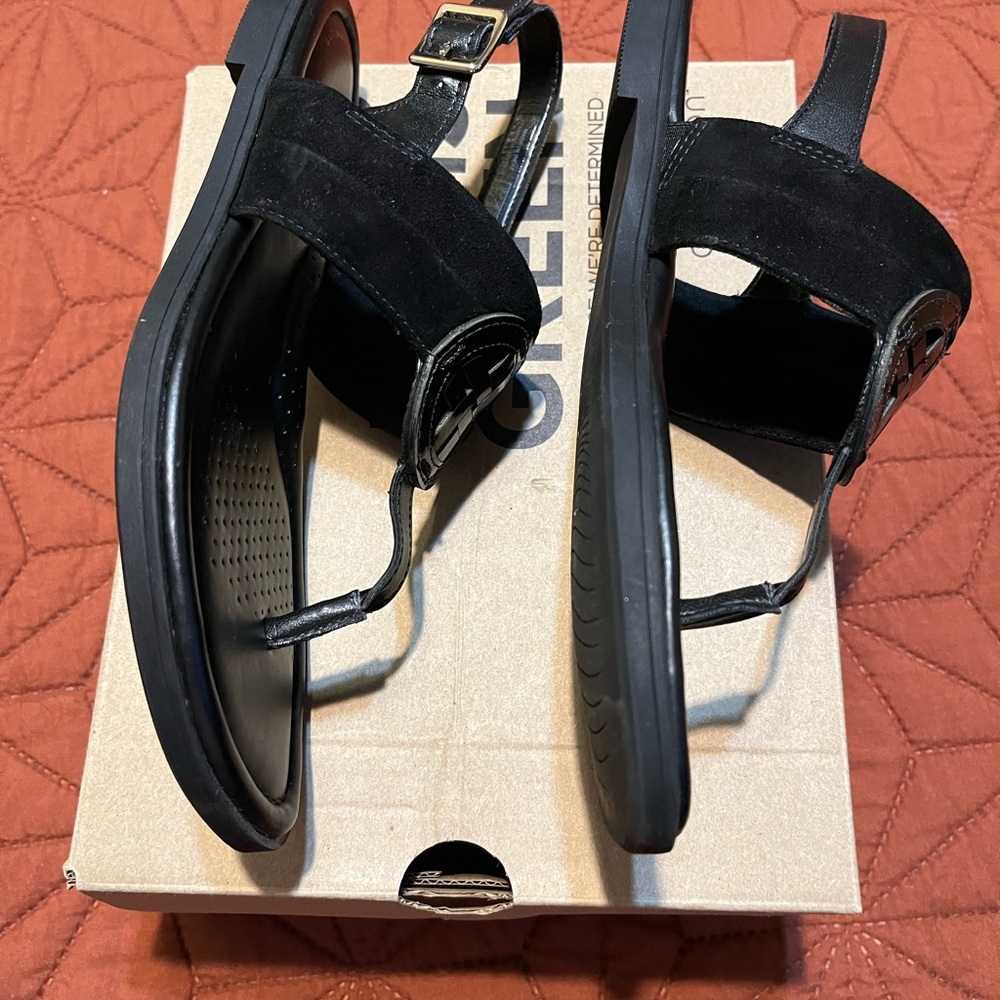 Clarks leather thong sandal. Part of the ultimate comfort collection. - Picture 4 of 5